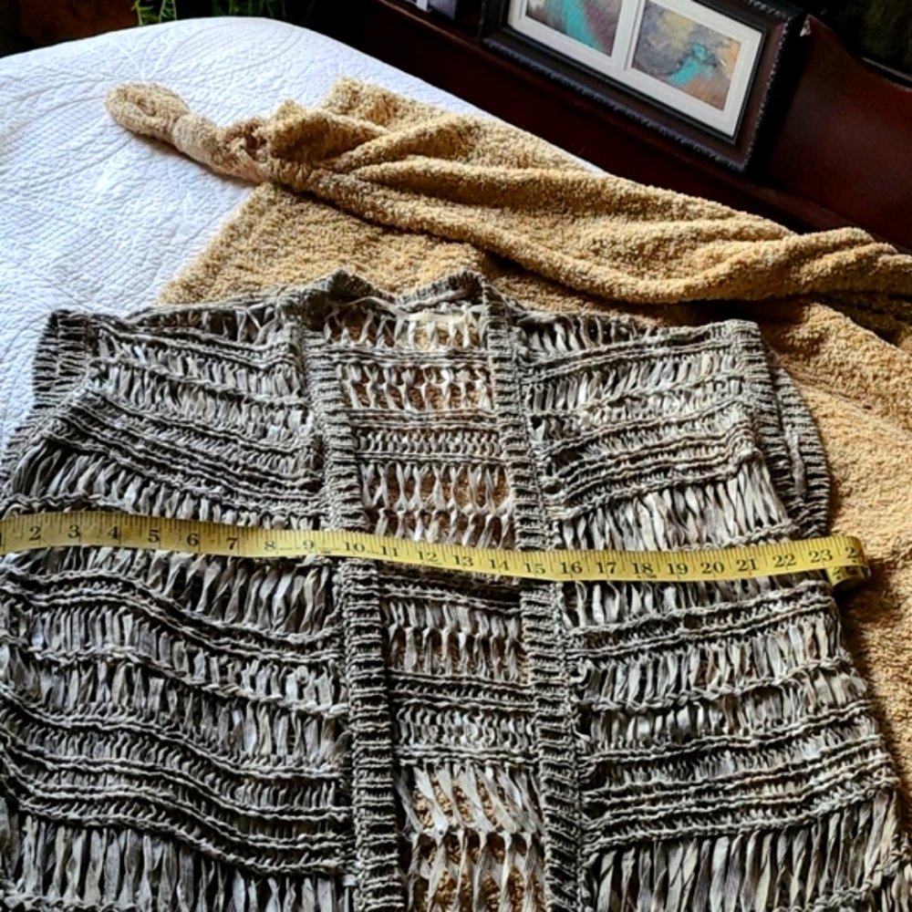 Vest - Picture 3 of 5